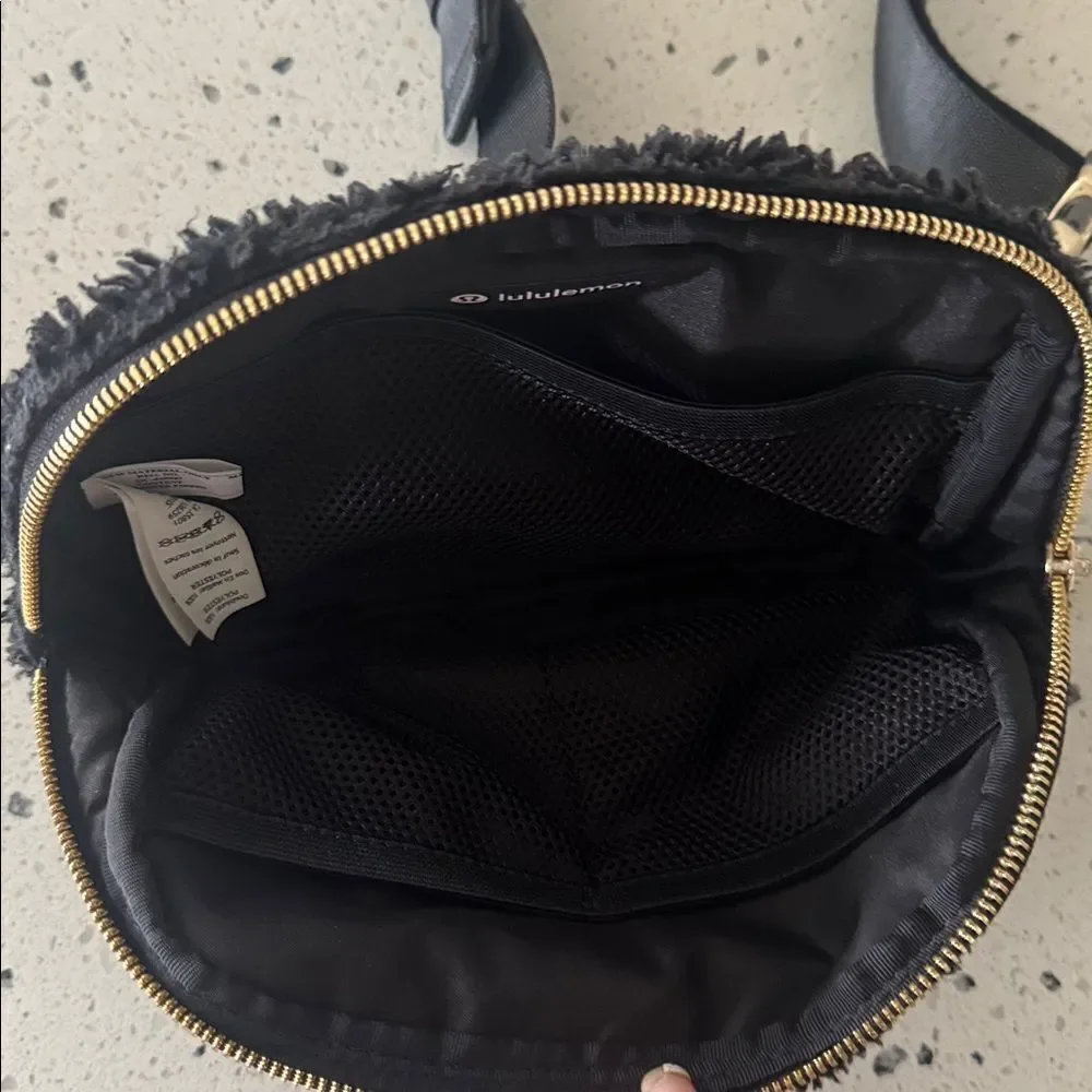 lululemon Everywhere Belt Bag Black Fleece Sherpa Gold Hardware Crossbody Casual